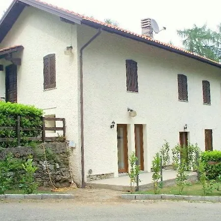 In Intra With And Mountain Views Vakantiehuis *
