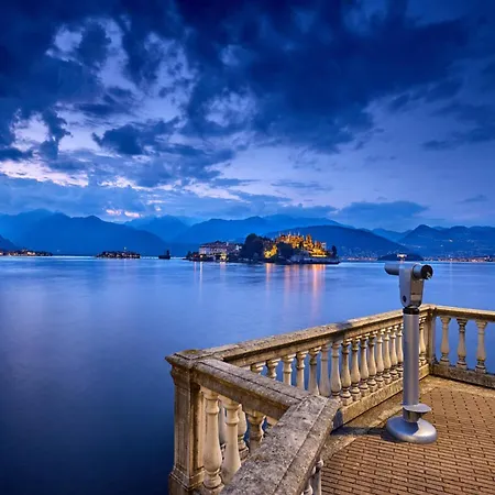 In Intra With And Mountain Views *