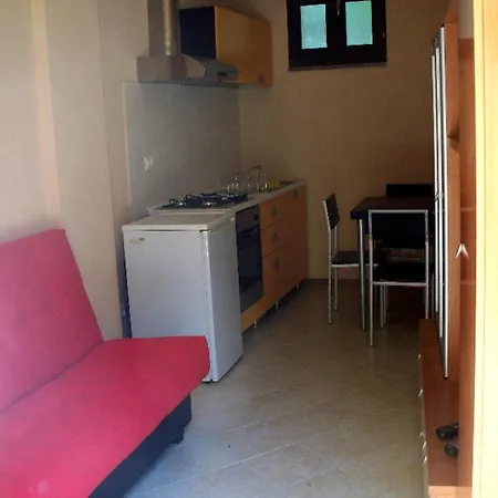 In Intra With And Mountain Views * Βερμπάνια