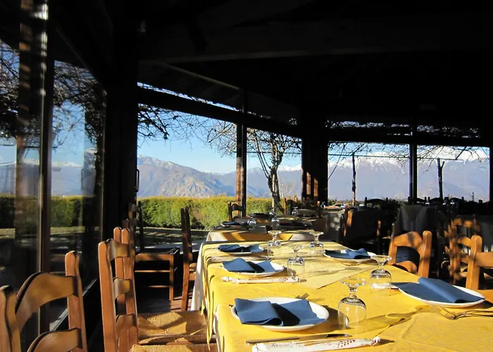 In Intra With And Mountain Views Feriehus