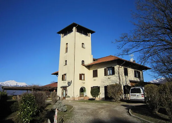 Dom wakacyjny In Intra With And Mountain Views