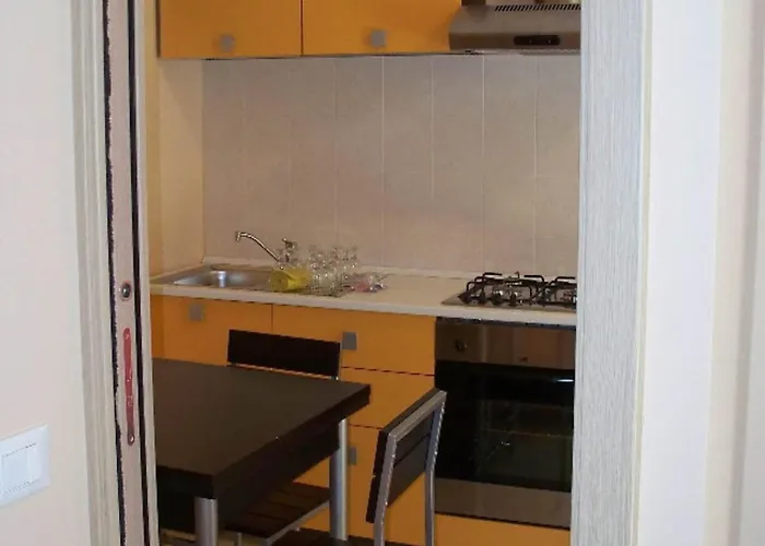 Dom wakacyjny In Intra With And Mountain Views *