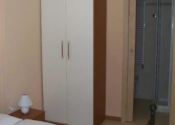 Dom wakacyjny In Intra With And Mountain Views