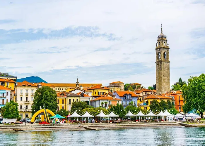 In Intra With And Mountain Views *