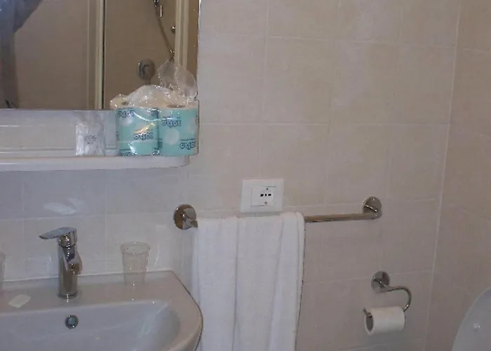 Dom wakacyjny In Intra With And Mountain Views *